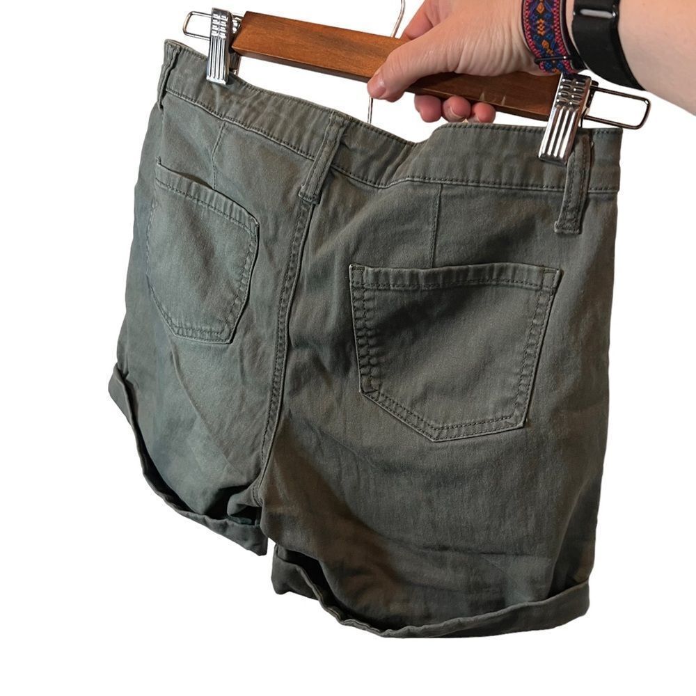 Jones New York Green Size 4 Utility Shorts Rolled Cuff with Button EUC - Picture 9 of 14
